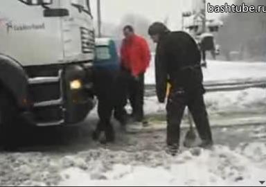 видео Субару вытаскивает фуру : видео Субару вытаскивает фуру :